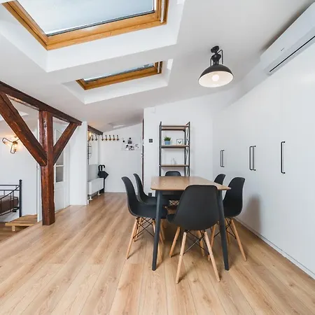 Unique Loft In Old Town Main Square - A/c Διαμέρισμα *